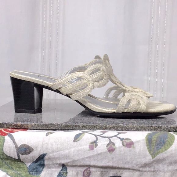 🦚 LIFE STRIDE ‘Swirl’ White Pale Croc Printed Block Kitten Heel Sandals - Picture 8 of 8